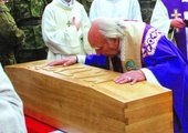 Pogrzeb czaszek z Katynia