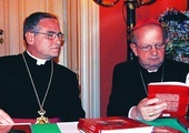 Bp Christo Proikov (z lewej) i abp Stanisław Dziwisz