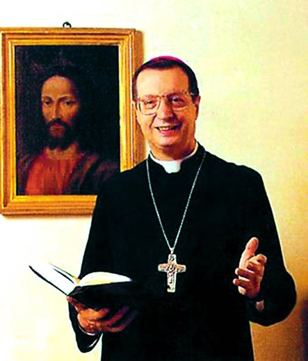 Arcybiskup Giovanni Lajolo