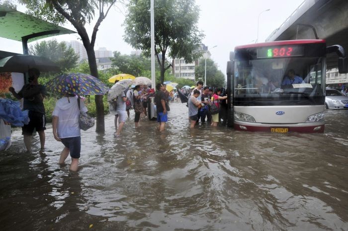 Pekin: Dwa razy więcej ofiar powodzi