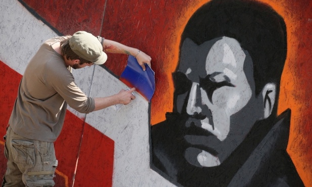 Biało-czerwone graffiti w stolicy