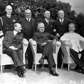 Przywódcy trzech mocarstw w Poczdamie: Clement Attlee, Harry Truman, Józef Stalin