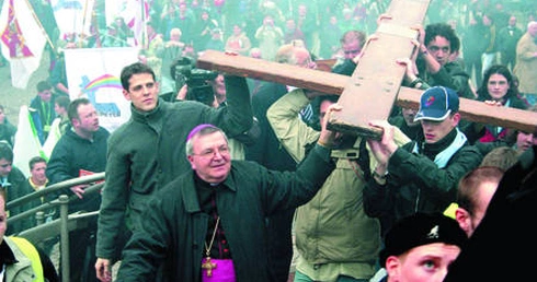 Niosłem krzyż, a krzyż niósł mnie