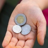 Polski rząd przyznaje rodzinom grosze