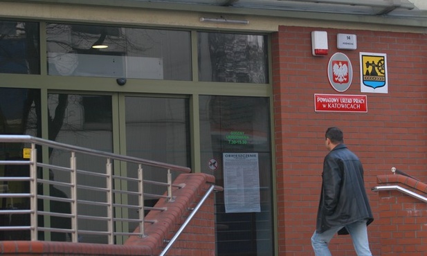 Na "państwowym" pensje rosną...