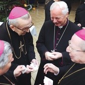  Wigilijne łamanie opłatkiem z grudnia 2011 r. stało się ostatnim w tym gronie biskupów  