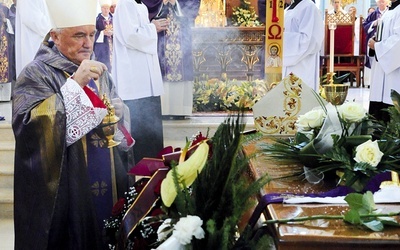 Ceremonię w katedrze i na cmentarzu poprowadził kard. Kazimierz Nycz 