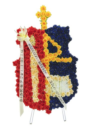Jedlnia Letnisko, rodzinna gmina bp. Stefana, przygotowała pogrzebowy wieniec, przypominający biskupi herb z zawołaniem „Żyć Ewangelią” 