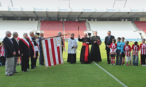Spotkania ewangelizacyjne  odbędą się na stadionie  Cracovii, poświęconym  przez kard. Stanisława Dziwisza