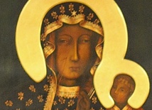 Jasnogórska Madonna na ścianie garażu