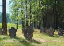 Radzieckie nagrobki w Czarnem wciąż robią niesamowite wrażenie