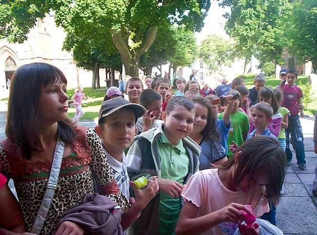 Od 2005 roku Centrum Młodzieży Caritas organizuje  we Fromborku letnie kolonie dla dzieci i młodzieży