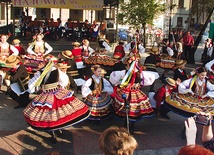  Gospodarzami festiwalu folklorystycznego będą dwa płockie zespoły: „Wisła” i HZPiT „Dzieci Płocka” (na zdjęciu) 