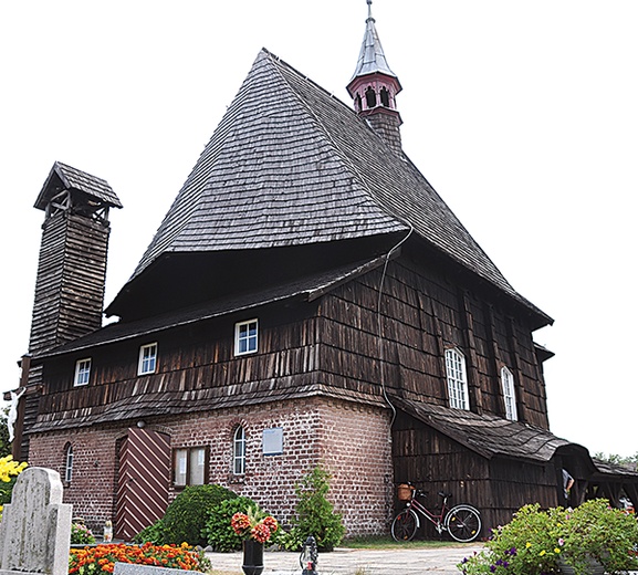  Kościół św. Barbary należy do parafii św. Józefa Robotnika w Osowcu-Węgrach