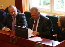 Podpisanie jednaj z umów - z burmistrzem Olsztynka