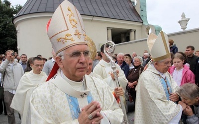 Nie możemy się zgodzić na drwinę i ośmieszanie rocznic