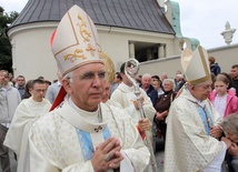 Nie możemy się zgodzić na drwinę i ośmieszanie rocznic