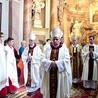  Kaplica Matki Bożej Pokornej. Modlitwie w Rudach przewodniczyli abp Wiktor Skworc oraz biskupi Jan Kopiec, Jan Wieczorek, Paweł Stobrawa i Jan Bagiński