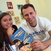 Barbara Downar i Jacek Mech pomagają dzieciom w „Akademii Przyszłości”