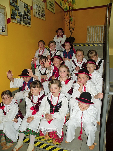 Dzieci mieszkańców Okrajnika i Kocierza Moszczanickiego wciąż będą mogły chodzić do swojej szkoły, w swoim gronie