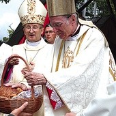  Wymownym gestem Święta Plonów było przekazanie cechom rzemieślników chlebów, które podczas Mszy św. przynieśli w darze rolnicy