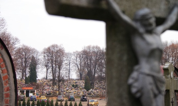 Zatrzymano złodziei cmentarnych krzyży