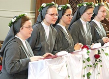  W rocznicowe obchody wpisały się również śluby pracujących  w parafii sióstr salezjanek