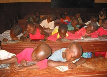 DR Konga: Walczą też kilkuletnie dzieci
