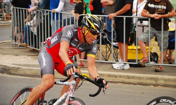 Armstrong się nie broni, fundacja korzysta