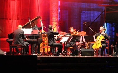  Leszek Kułakowski Trio oraz Kwartet smyczkowy Q4Q