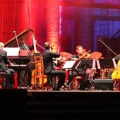  Leszek Kułakowski Trio oraz Kwartet smyczkowy Q4Q