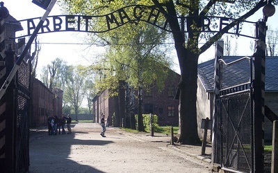 Auschwitz w reklamie firmy gazowej