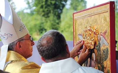 Wizerunek koronował bp Wiktor Skworc