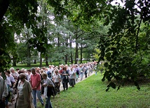  Wrocławianie uczcili Jasnogórską Królową m.in. w kościele paulinów i przy ul. Kochanowskiego, dokąd dotarła pielgrzymka Wielkiej Wyspy 