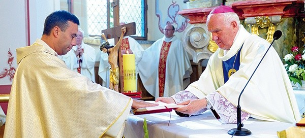  O. Samuel wobec bp. Ignacego Deca złożył przepisaną prawem przysięgę przy objęciu urzędu kościelnego 