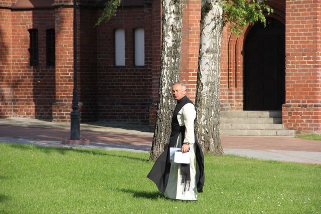 Cystersi nie mieszczą się w murach