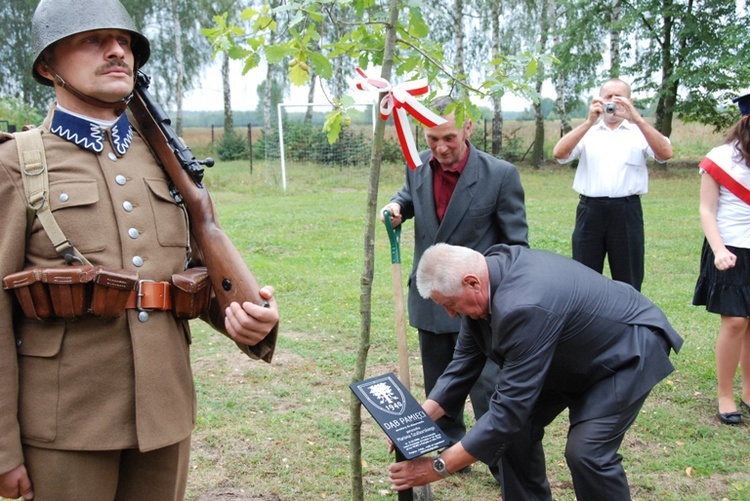 Uroczystości w Szkole Podstawowej w Bobrownikach 1 września 2012 r.