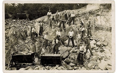 Robotnicy przymusowi w kamienio-łomie KÖltschen, czerwiec 1941 r. 