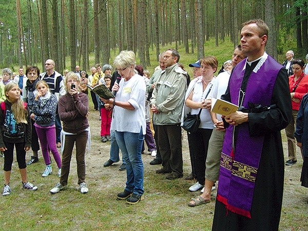 Uczestnicy rekolekcji letnich RRN tworzą wspólnotę, która modli się za siebie nawzajem 