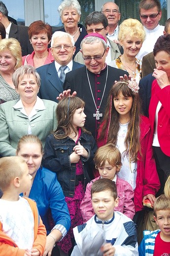  Bp Piotr Libera z członkami kręgów Domowego Kościoła