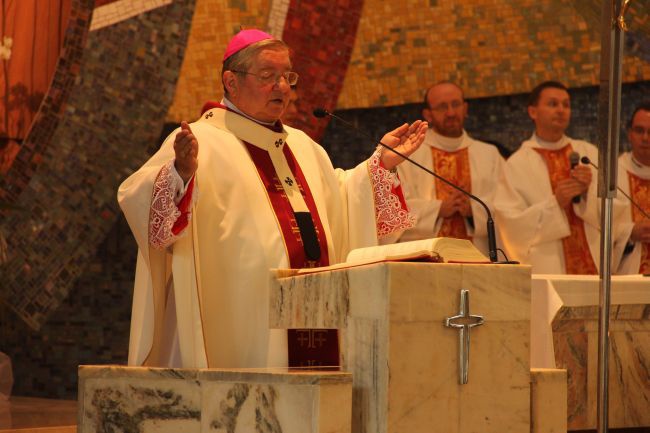 Eucharystia i poświęcenie boiska u Salezjanów w Rumi