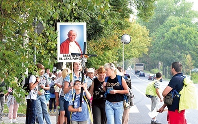 W drogę wybrali się zarówno dorośli, jak i dzieci