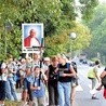 W drogę wybrali się zarówno dorośli, jak i dzieci