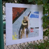 Uliczna wystawa fotografii autorstwa młodzieży z Wrzeszcza