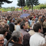 Plac przed sanktuarium Matki Bożej