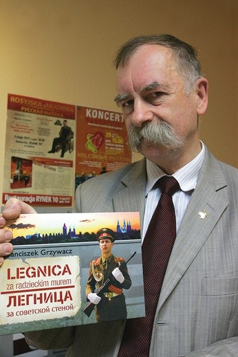   Franciszek Grzywacz jest wydawcą wielu publikacji poświęconych „radzieckiej Legnicy”