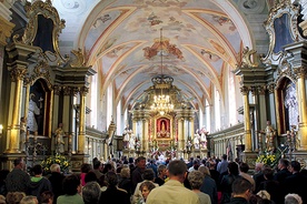  Przed cudowną figurą Pani Skępskiej modliły się tysiące wiernych