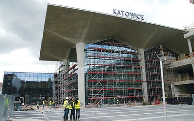 Nad nowym dworcem ma zabłysnąć neon z nazwą „Katowice” – ma to być nawiązanie do tradycji „miasta rozświetlonego neonami”