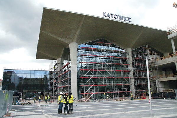 Nad nowym dworcem ma zabłysnąć neon z nazwą „Katowice” – ma to być nawiązanie do tradycji „miasta rozświetlonego neonami”