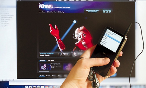  Pliki zakupione w iTunes są objęte licencją, która uniemożliwia ich przekazywanie osobom  trzecim